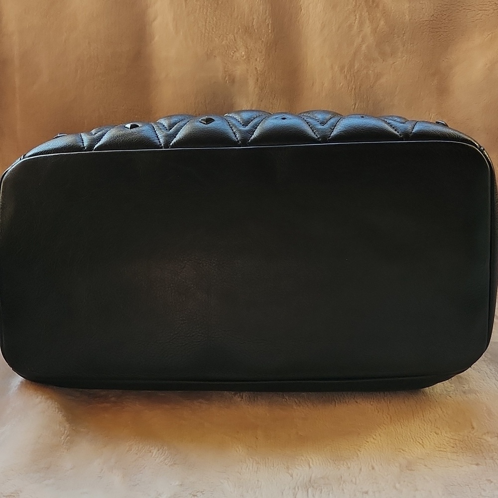Valentino Quilted Leather Bag with Gold‎ Chain - Picture 4 of 10
